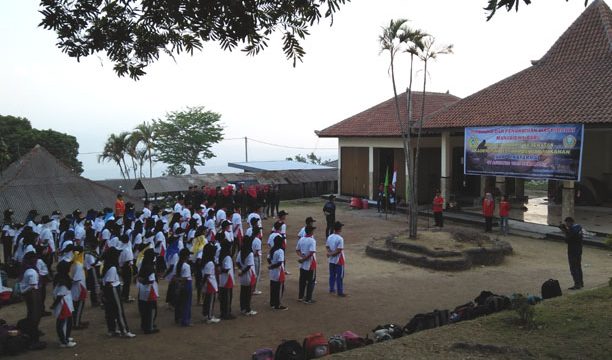 OUTBOND DAN BAKTI SOSIAL