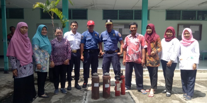 Pelatihan Kebakaran di Kampus AAK 17 Semarang